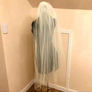 40 Inch Delicate White Veil With Pearls